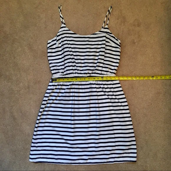 Old Navy Women's Sundress - Picture 4 of 12
